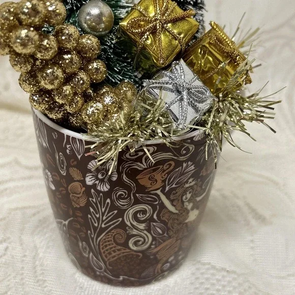 Vintage Starbucks Mermaid Mug With Christmas Tree Assemblage Display Gift - Picture 6 of 10